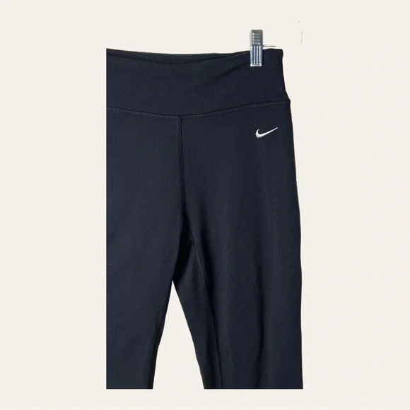 0507W. NIKE‎ DRI FIT MID RISE CAPRIS BLACK IN COLOR SZ SMALL EMBROIDERED LOGO - Picture 2 of 10